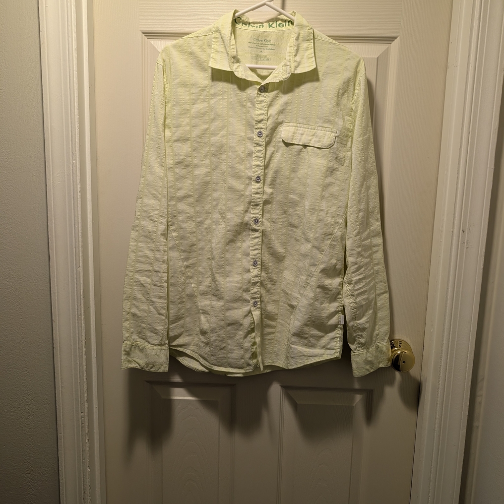 Calvin Klein Men's Body Fit Medium Light Yellow Textured Button Down Shirt